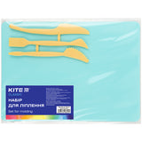 Набор для лепки Kite Classic K-1140-18 (доска + 3 стеки), мятный Набор для лепки Kite Classic K-1140-18 (доска + 3 стеки), мятный