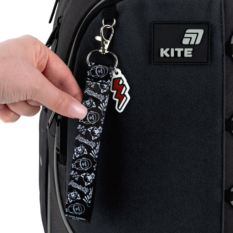 Набор бейдж на липучке и подвеска Kite Aggretsuko AR26-3010, 2 шт.